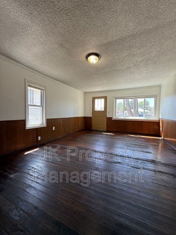 Building Photo - 1409 6th Ave NW
