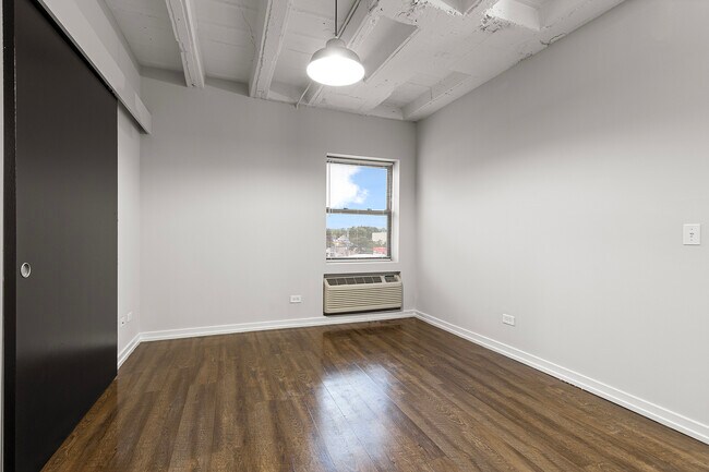 Foto del edificio - 5718 N Winthrop Ave