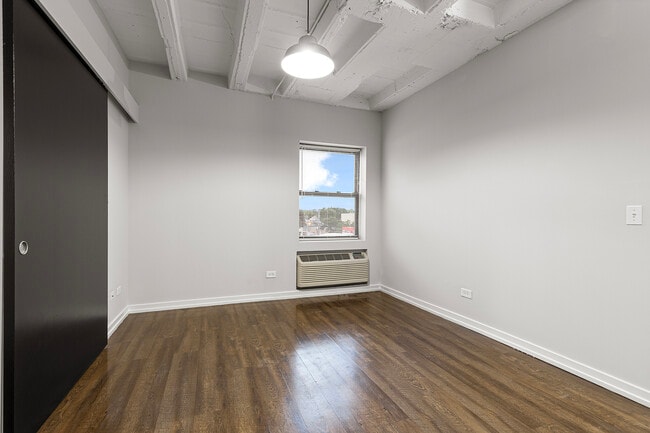 Building Photo - 5718 N Winthrop Ave