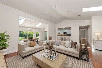 Building Photo - 2252 Royal Ln