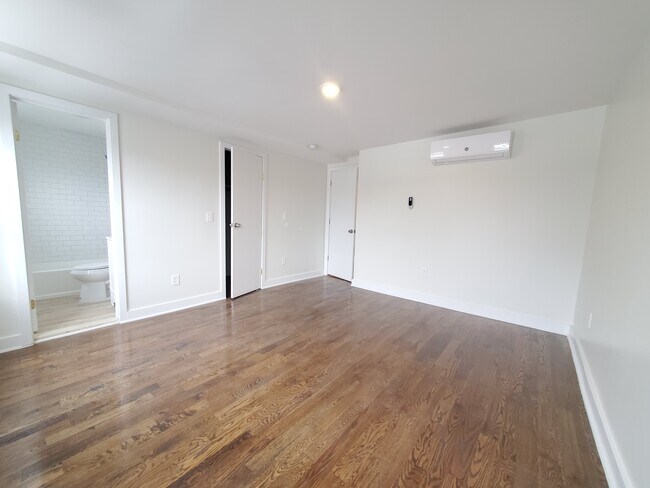 158 Summit Ave 2R - 155 Summit Ave