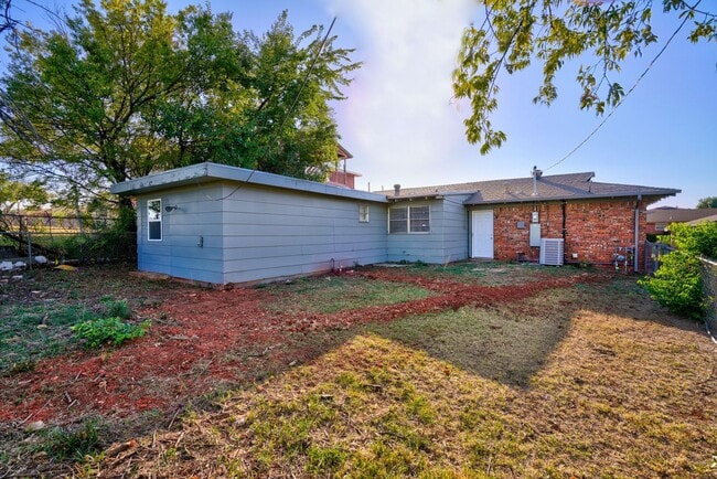 Building Photo - Great 4 Bedroom 2.5 Bathroom!