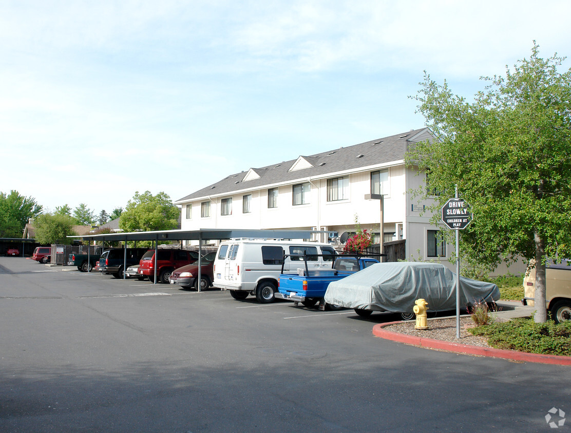 Building Photo - Forest Winds Apartments