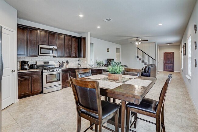 Foto del edificio - 1406 Lake City Ln