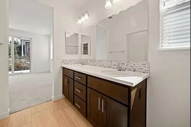 Foto del edificio - 536 Spyglass Cir
