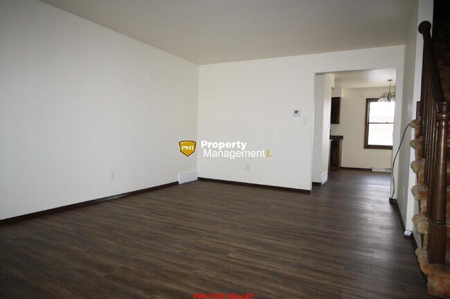 Foto del edificio - Neenah side by side duplex