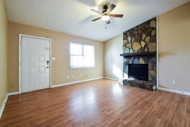 Foto del edificio - 113 Adrian Dr