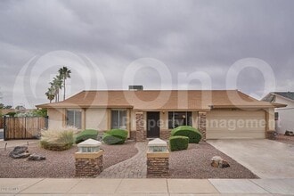 Building Photo - 831 W Lindner Ave
