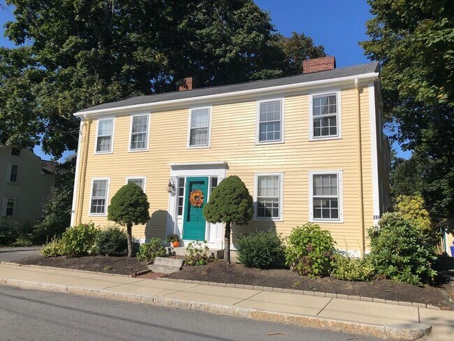 Building Photo - 23 Elm St