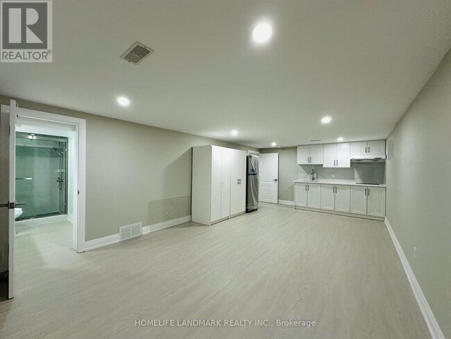 Building Photo - 38 Howarth Ave