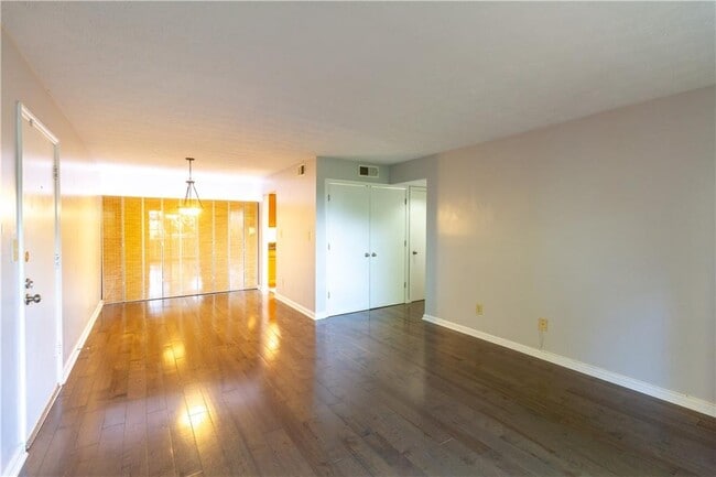 Building Photo - 2955 Seven Pines Ln