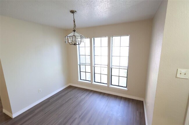 Foto del edificio - 6714 Windrift Way