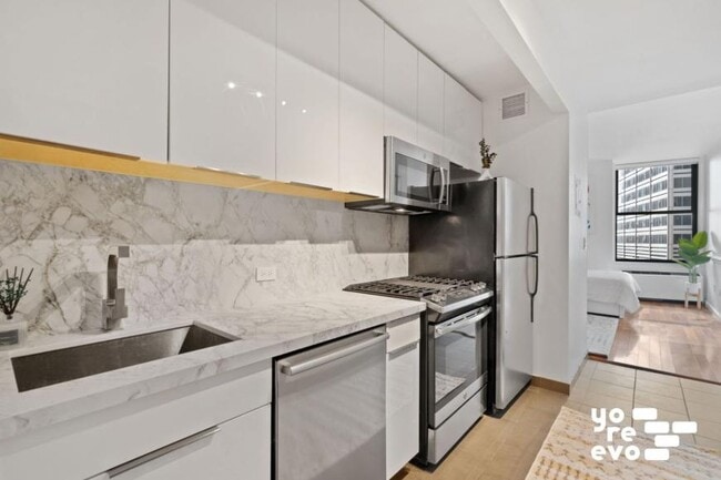 Building Photo - 0 bedroom in NEW YORK NY 10005