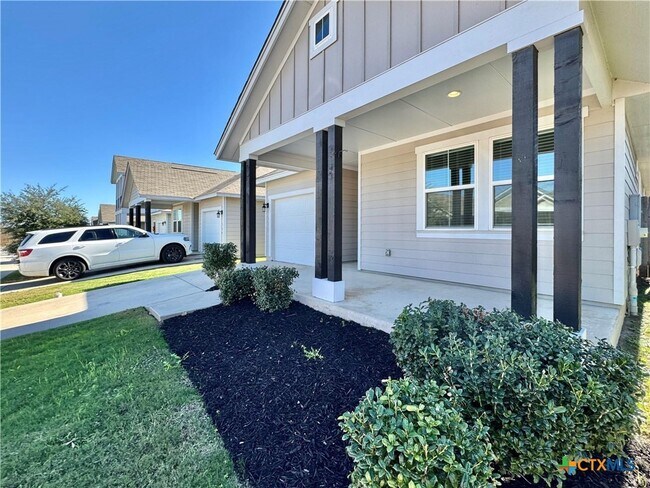 Foto del edificio - 320 La Escalera Dr