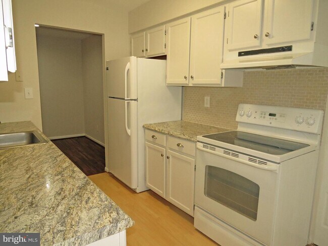 Building Photo - 13254 Meander Cove Dr