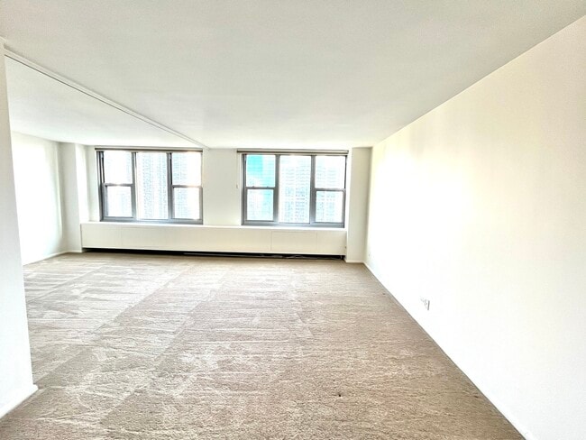 Building Photo - 400 E Randolph St