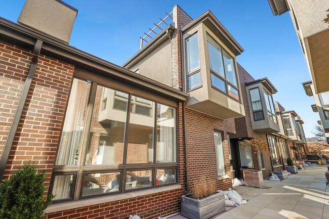 Building Photo - 1757 N Paulina St