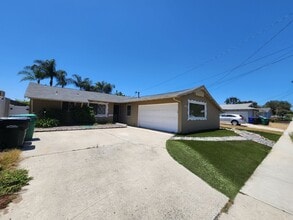 Building Photo - 8165 Lake Andrita Ave