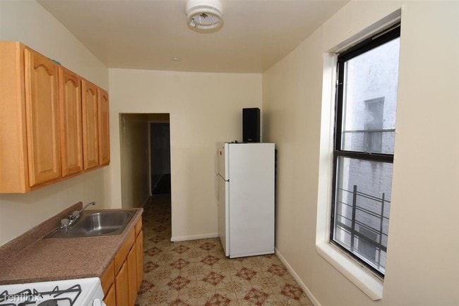 Building Photo - 2 br, 1 bath  - 7214 3rd Ave