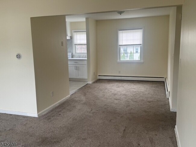 Foto del edificio - 14 Walnut Pkwy