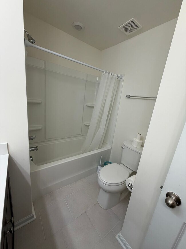 Foto del edificio - Beautiful 3 Bed / 2.5 Bath Townhome in Foxbank Plantation