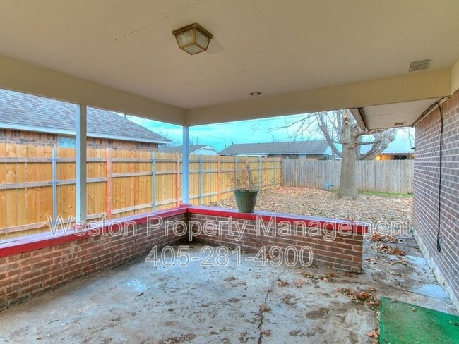 Building Photo - 1304 Regency Blvd