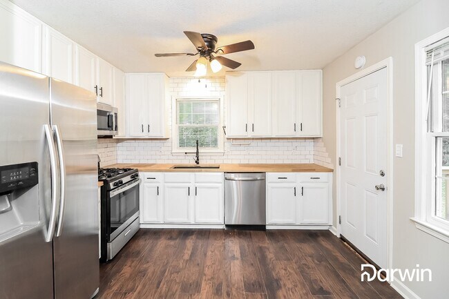 Building Photo - 408 Robin Hood Drive, Douglasville, GA 30134