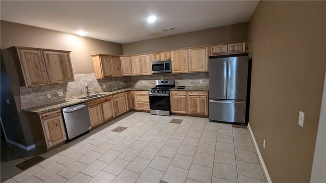 Building Photo - 1202 Christian Ave