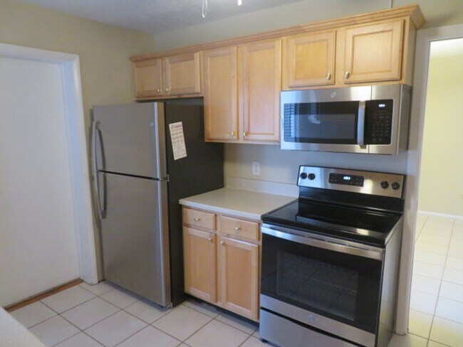 Building Photo - Large 2 bed 2 bath Duplex  In Errol Estate