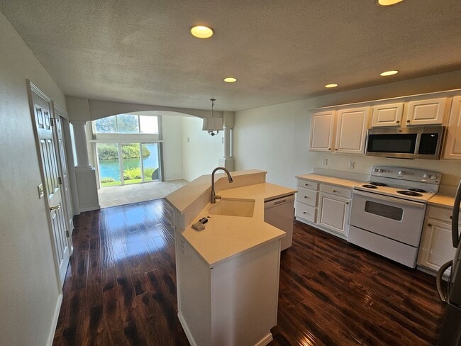 Building Photo - 306 Crystal Springs Ln N