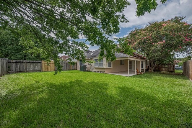 Building Photo - 15827 Beechnut St