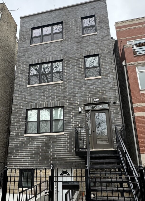 Primary Photo - 3513 N Seminary Ave