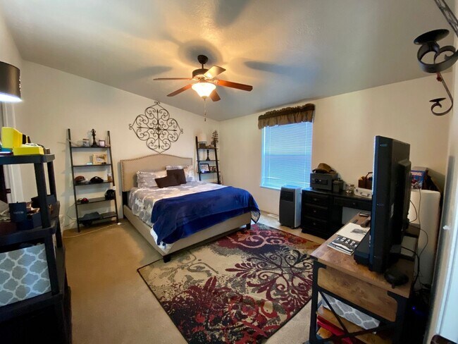 Foto del edificio - Hellgate Elementary School Area - 3 Bed, 2 Bath, Garage and a Fenced Yard