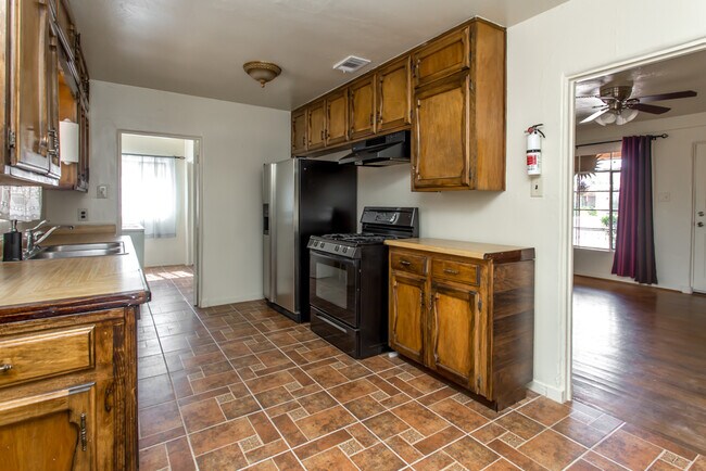Building Photo - OLD TOWN NORTH VALLEY 2/BD 2/BA 1/CG