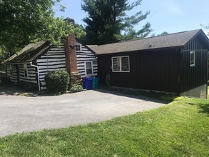 Building Photo - 7007 Edgemont Rd