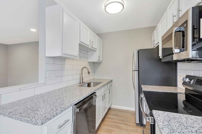 Building Photo - Washington Court Apartments