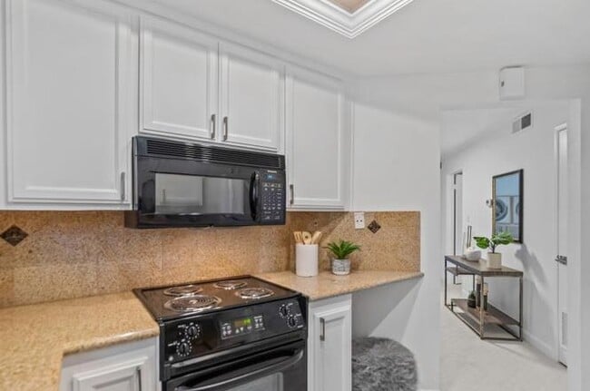 Foto del edificio - 999 Evelyn Terrace W