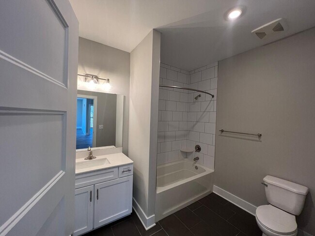 Foto del edificio - 400-402 E Chatham St