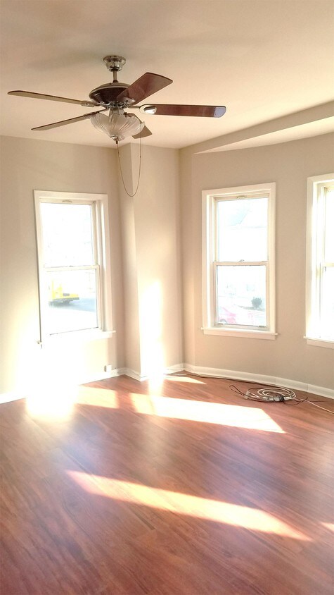 Primary Photo - 908 Maplewood Ave