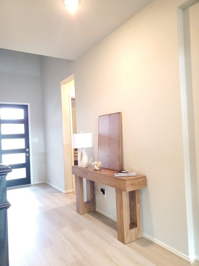 Building Photo - 2406 Pear Blossom Ln