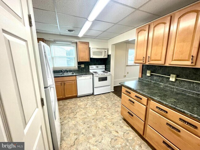 Foto del edificio - 534 Warm Spring Rd