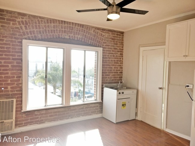 Building Photo - 1243 S Mariposa Ave