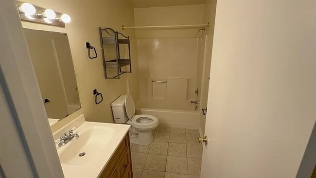 Building Photo - 241 Pheasant Run Dr