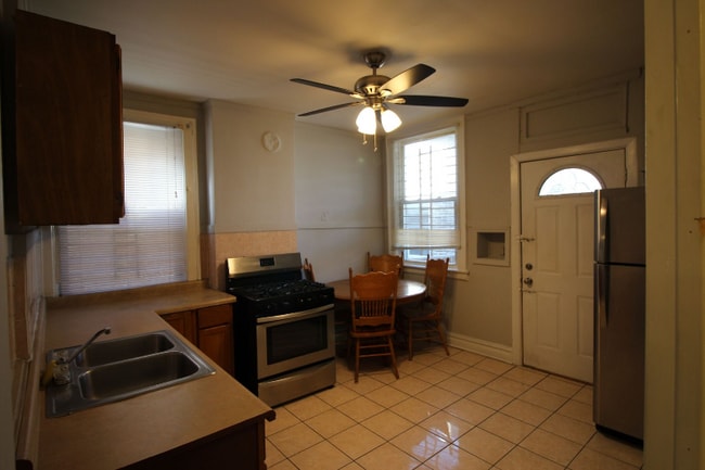 Foto del edificio - 4628 W Lawrence Ave