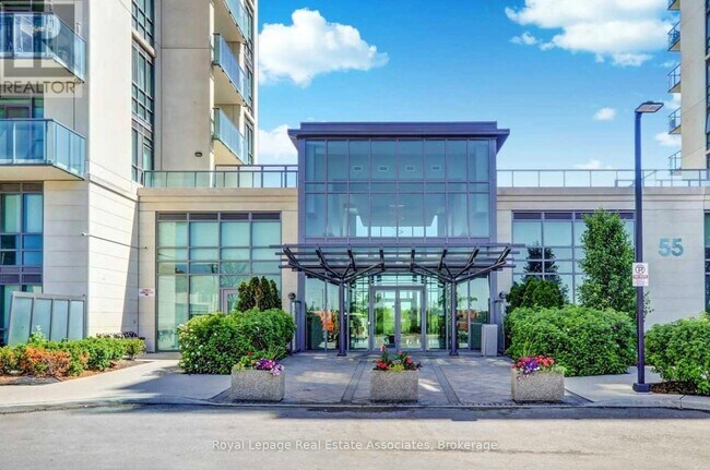 Photo du bâtiment - 45 Yorkland Blvd