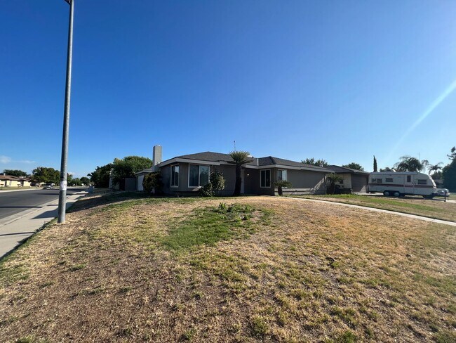 Building Photo - 6101 Scenic Way