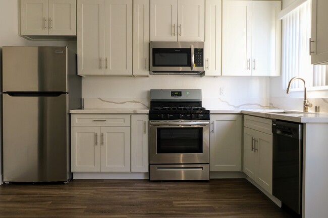 Building Photo - Coldwater Canyon Apartments
