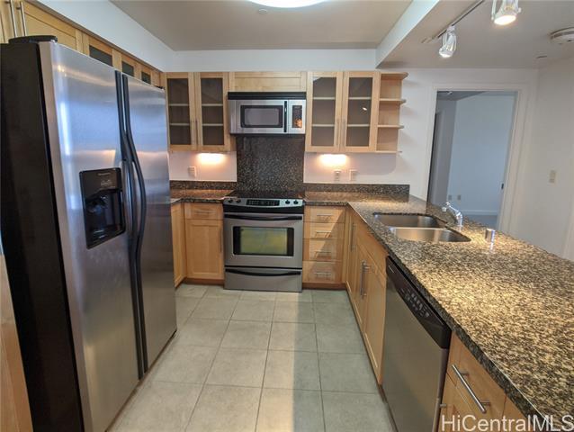 Building Photo - 600 Queen St