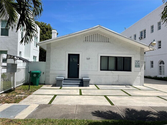 Foto del edificio - 169 NE 50th St
