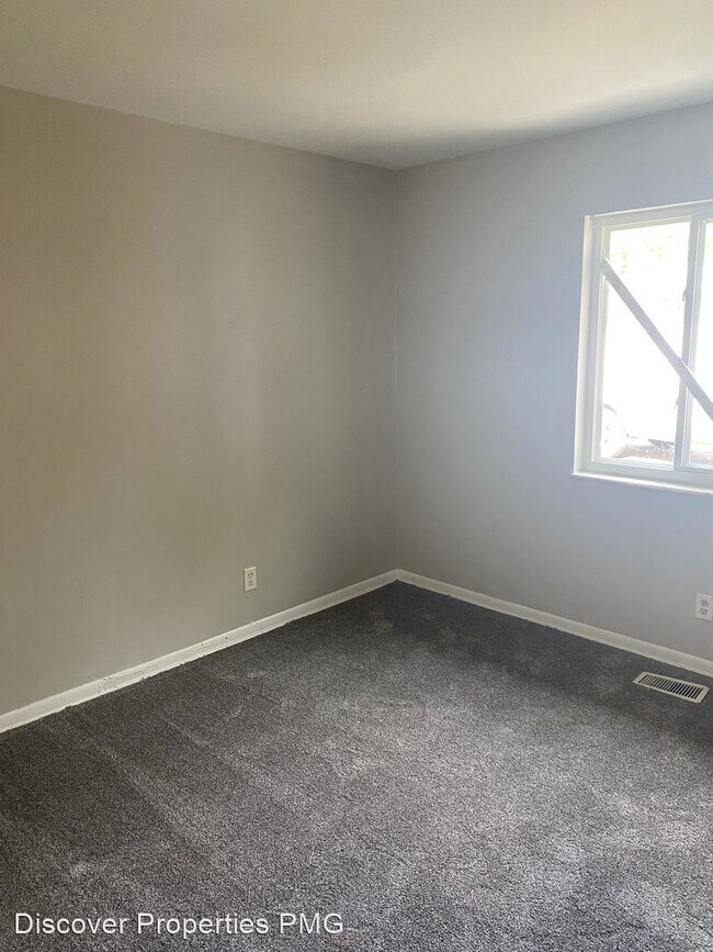 Building Photo - 2 br, 1 bath House - 2258 N. Hawthorne Unit 4
